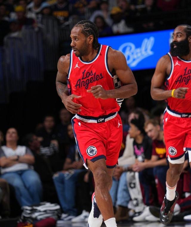  哈登回归赛场，绝杀首场状态亮眼，掘金观众沸腾！